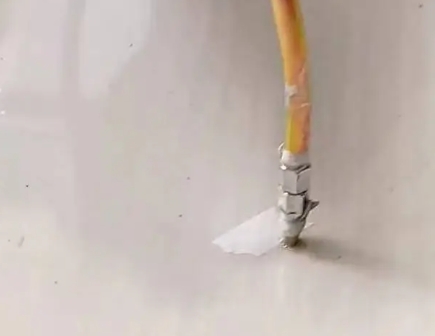 遂平瓷砖空鼓维修公司专业解答在瓷砖铺贴过程中，如果使用的砂料过粗（如全部使用了粗砂），可能会导致以下问题