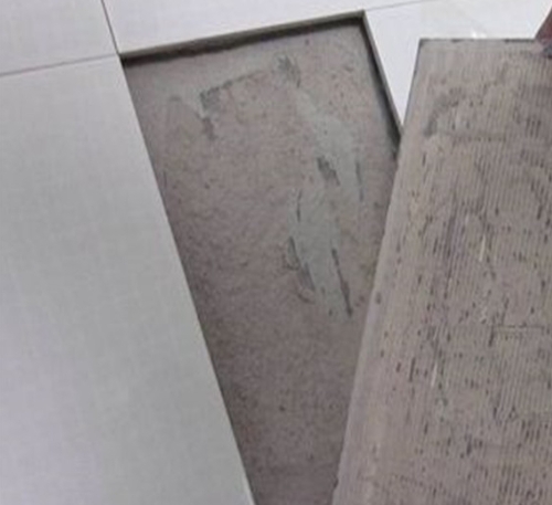 遂平瓷砖空鼓维修公司分享瓷砖铺贴时如果打浆（即涂抹在瓷砖背面和基层上的砂浆或瓷砖胶）过少，会带来以下问题